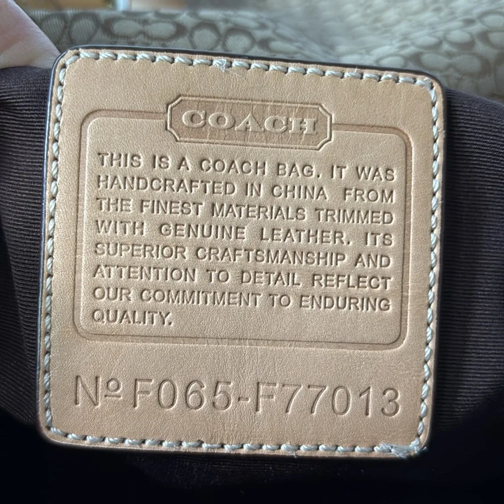Coach Vintage Signature C Canvas & Vachetta Leather Travel Bag - Picture 13 of 16